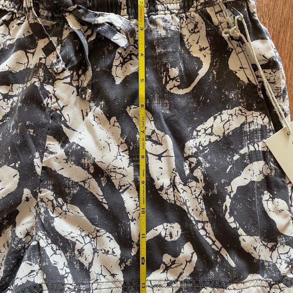 Joie Charcoal and Cream Abstract Print Pull-On Shorts - Picture 5 of 5